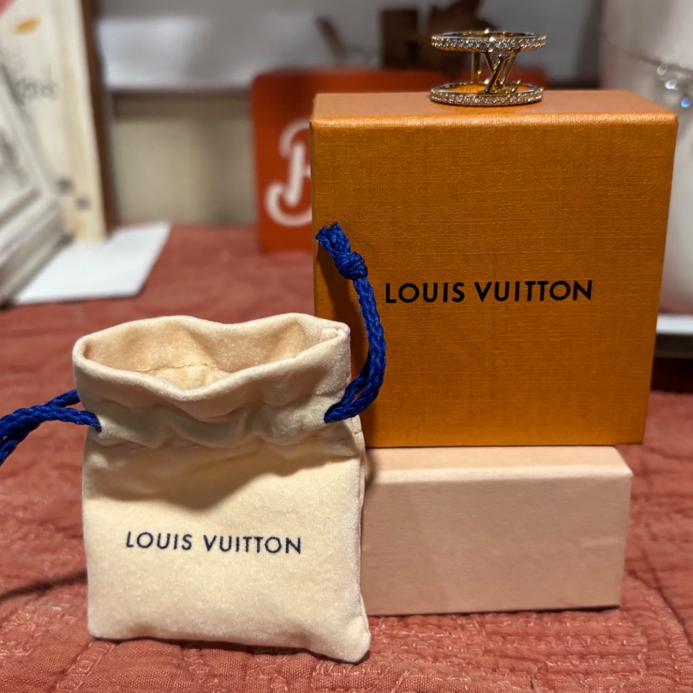 Louis Vutton Ring - Picture 4 of 4